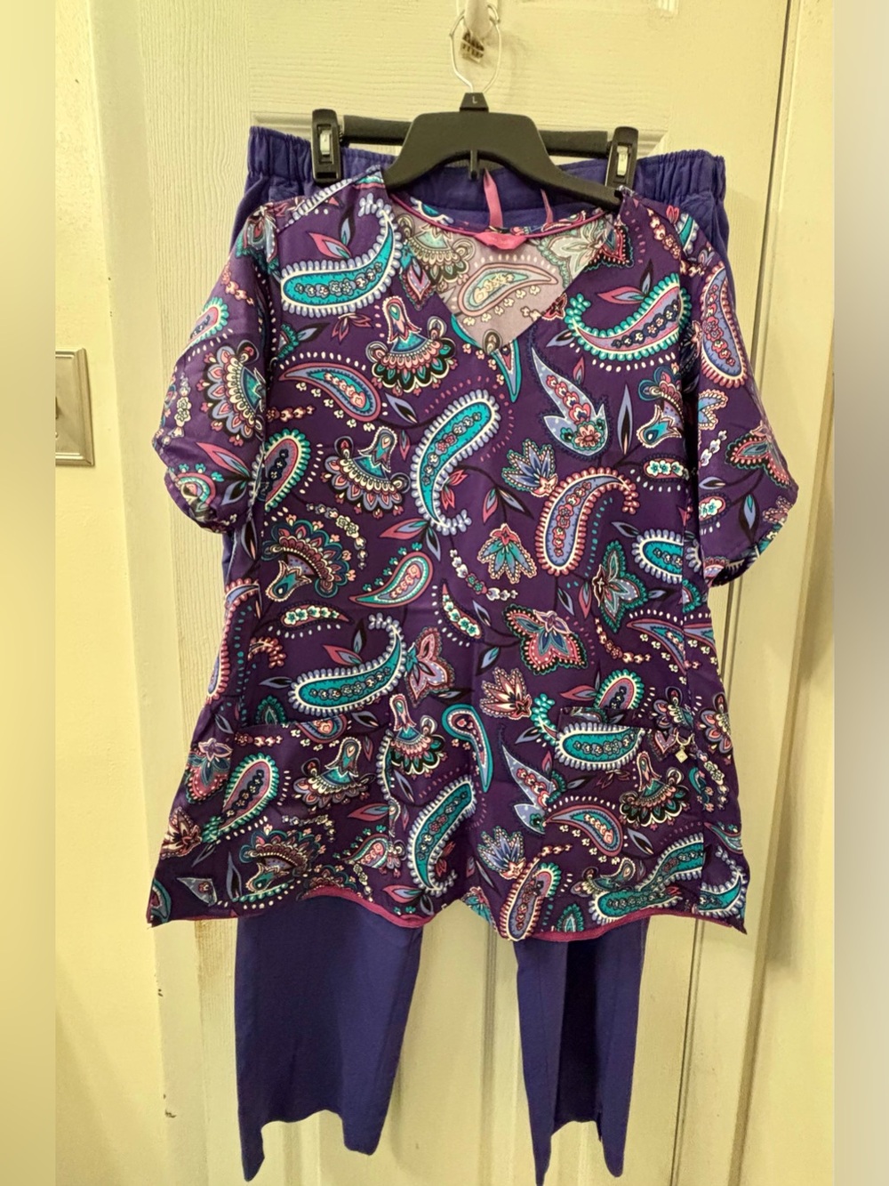 Vera Bradley 2pc scrub set